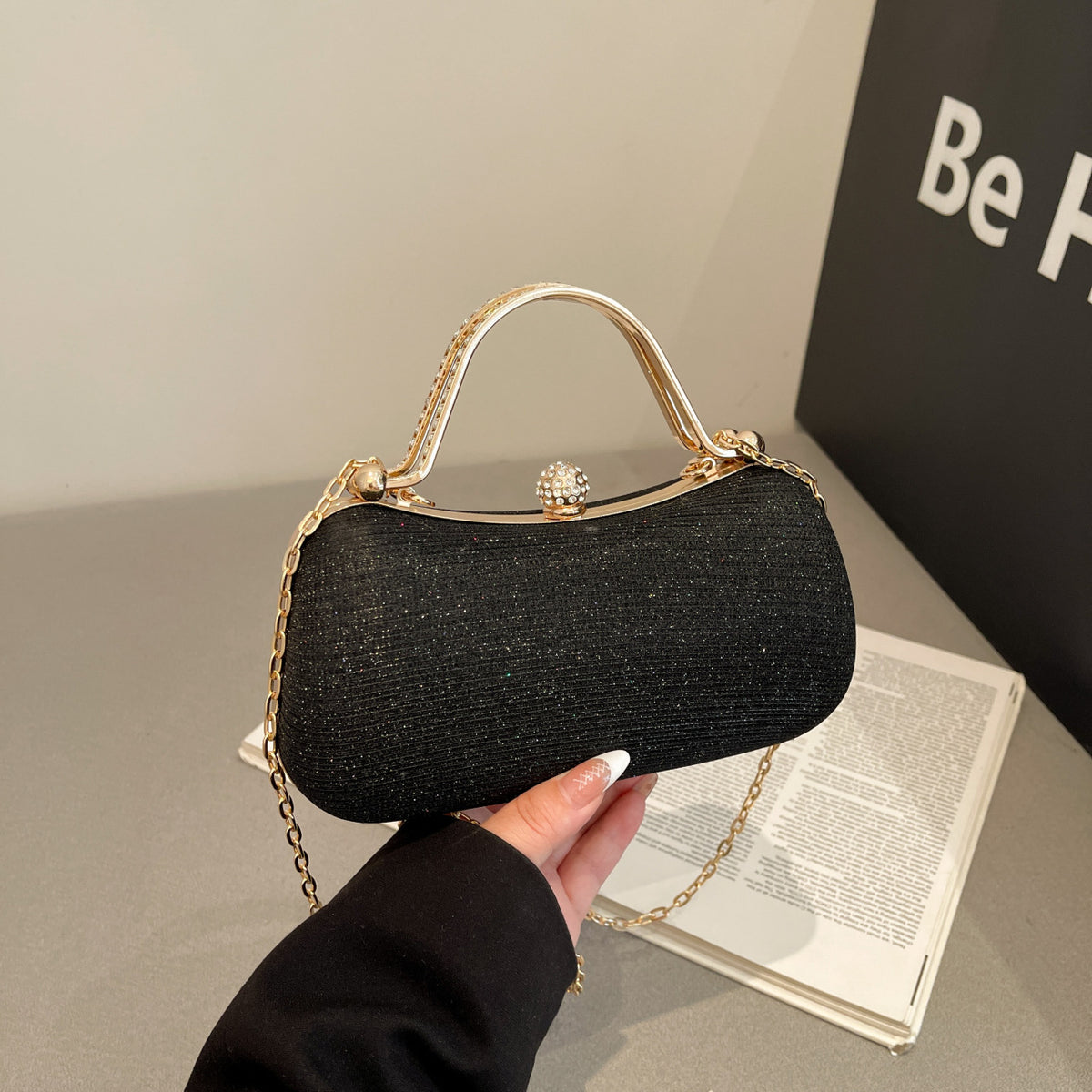 Sparkling diamond Chain crossbody bag
