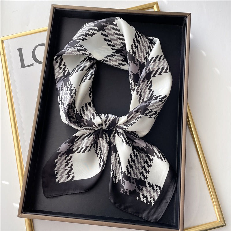 Women's Checkered Scarf