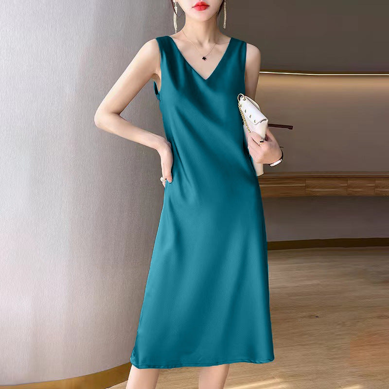 Sleeveless V-neck dress for women