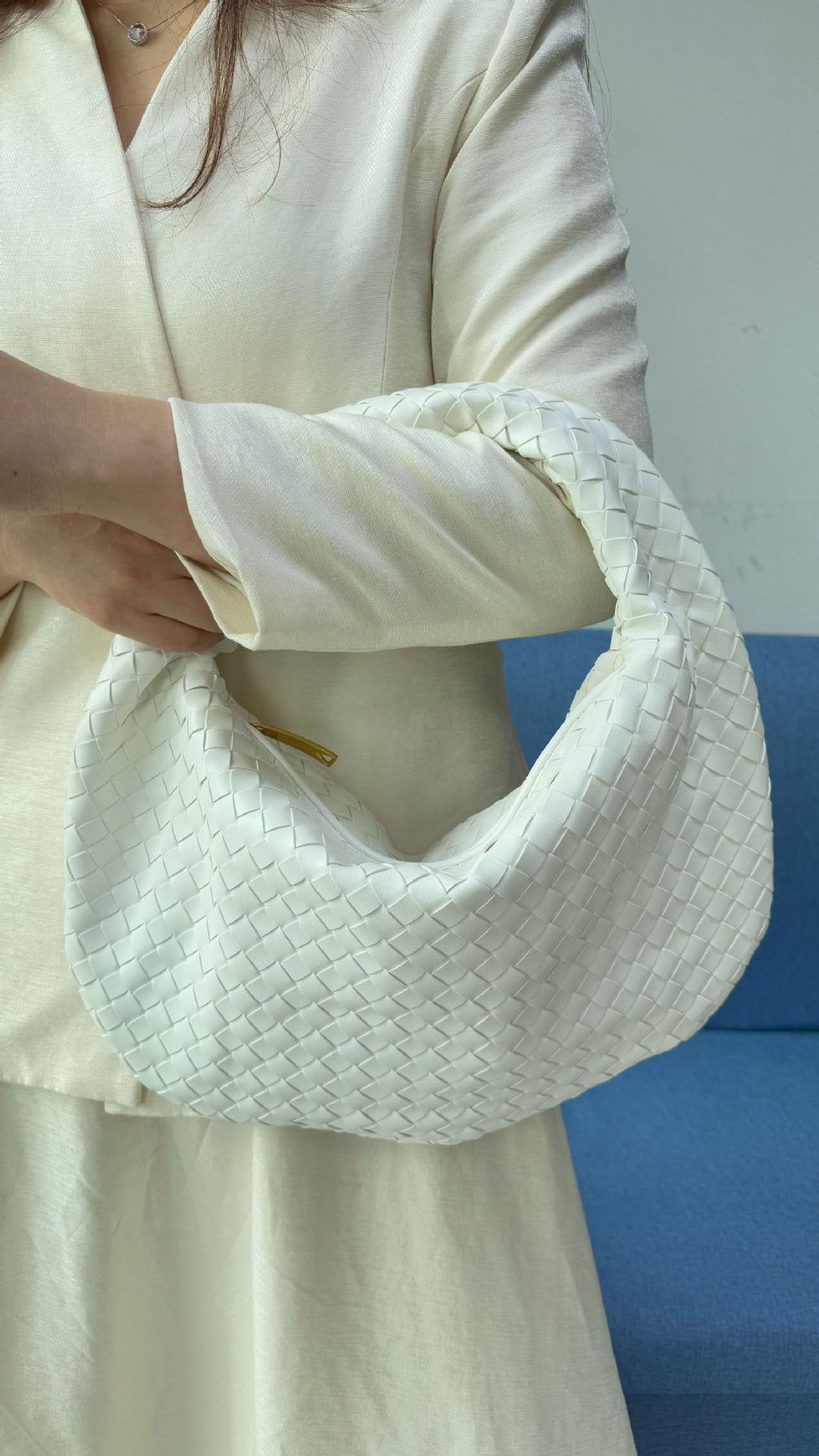 Women's woven bag