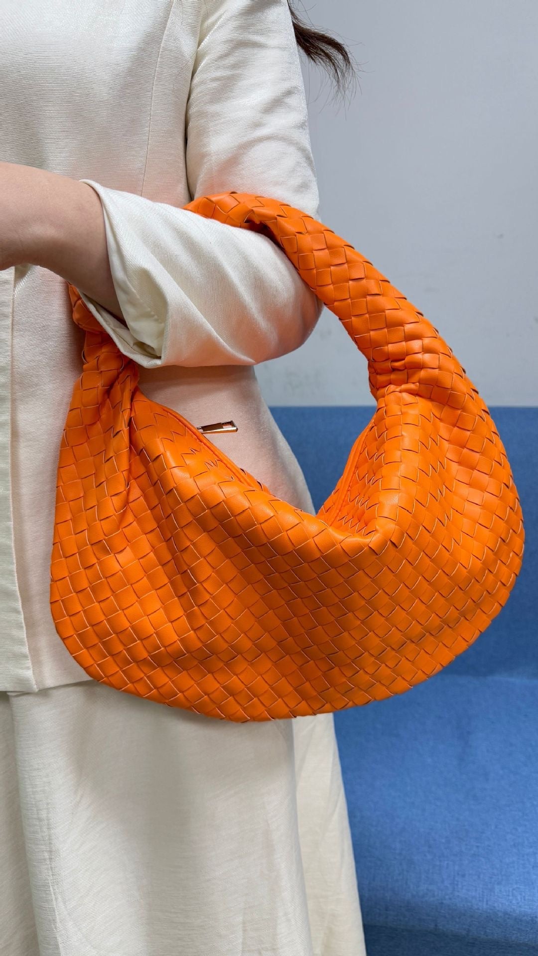 Women's woven bag