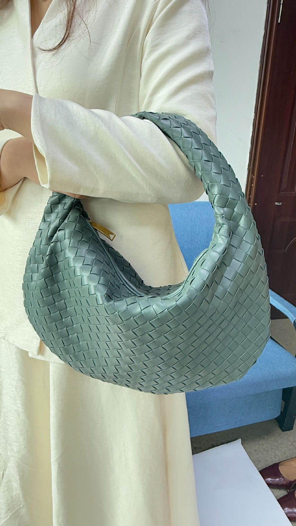 Women's woven bag