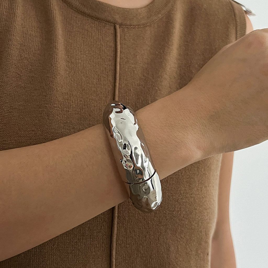Round wide grain spring bracelet