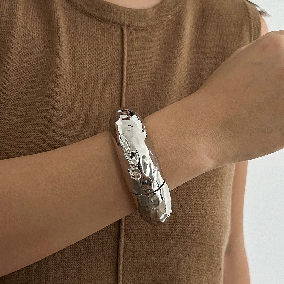 Round wide grain spring bracelet