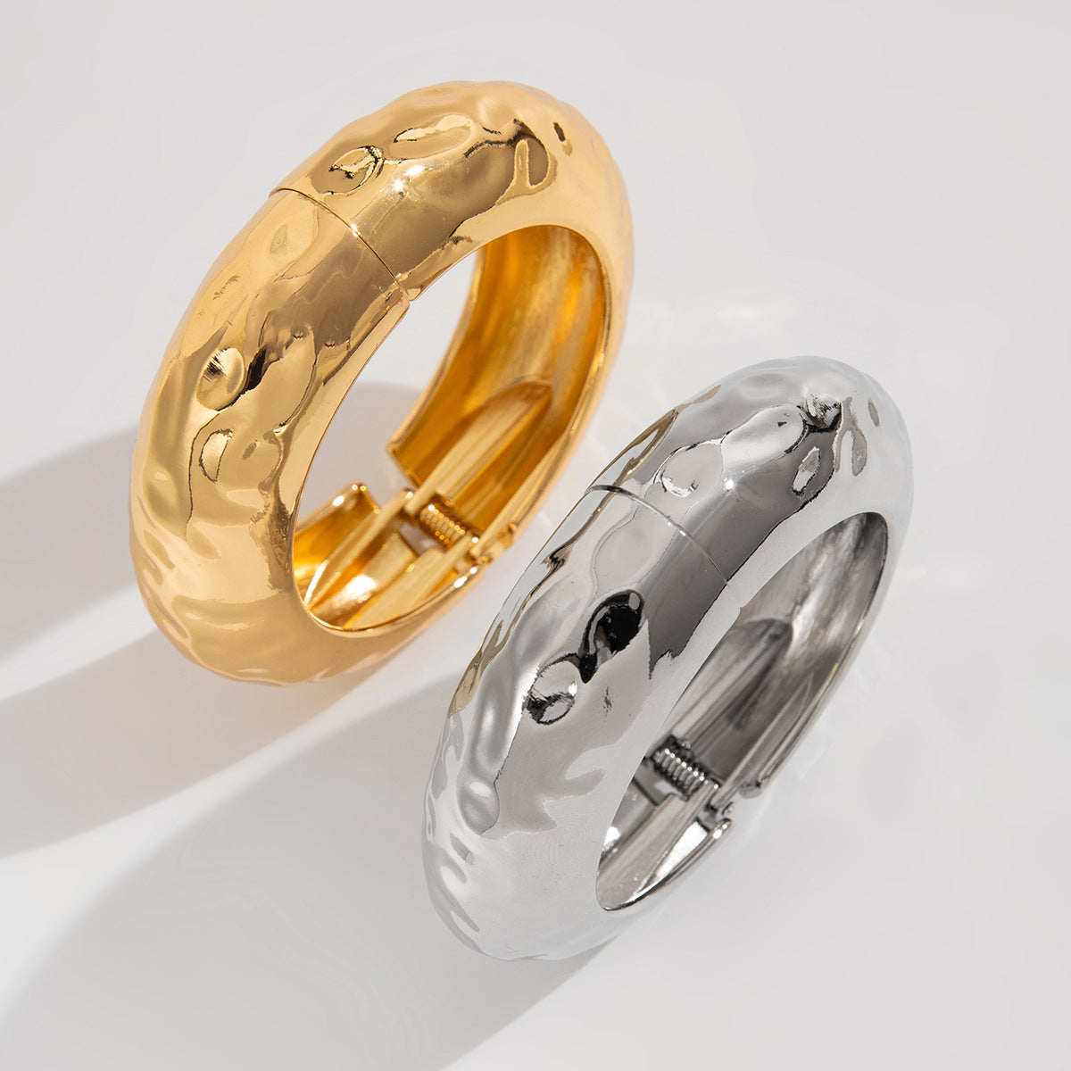 Round wide grain spring bracelet