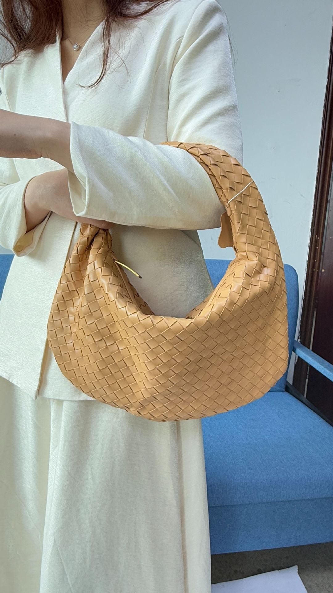 Women's woven bag