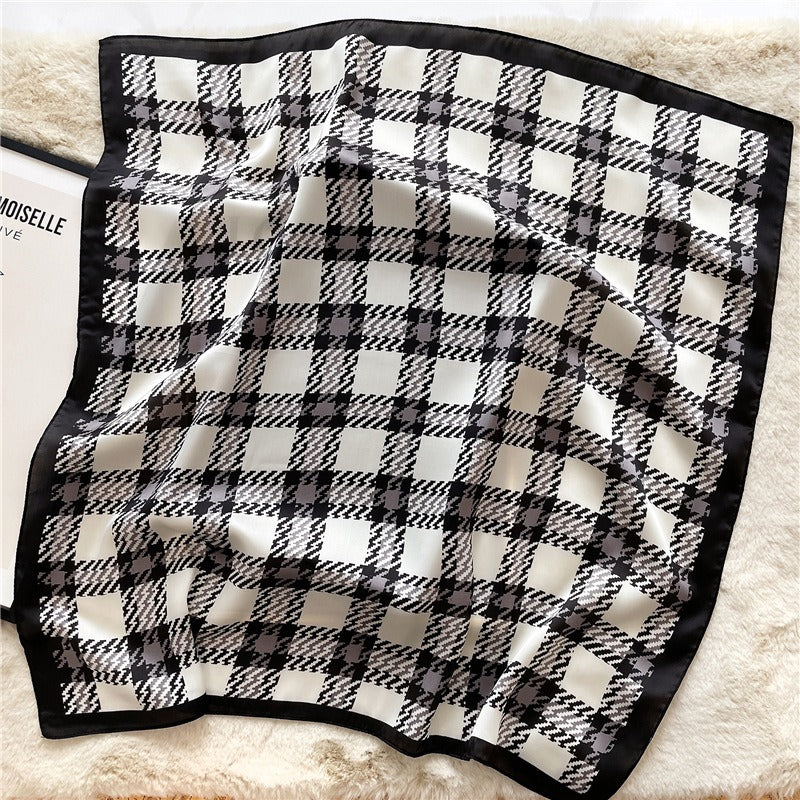 Women's Checkered Scarf