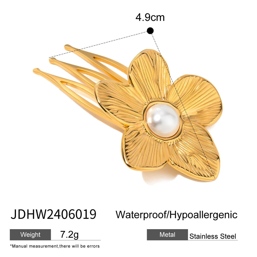 Shell hair clip with bangs