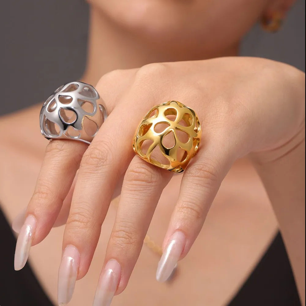 Large aperture hollow ring