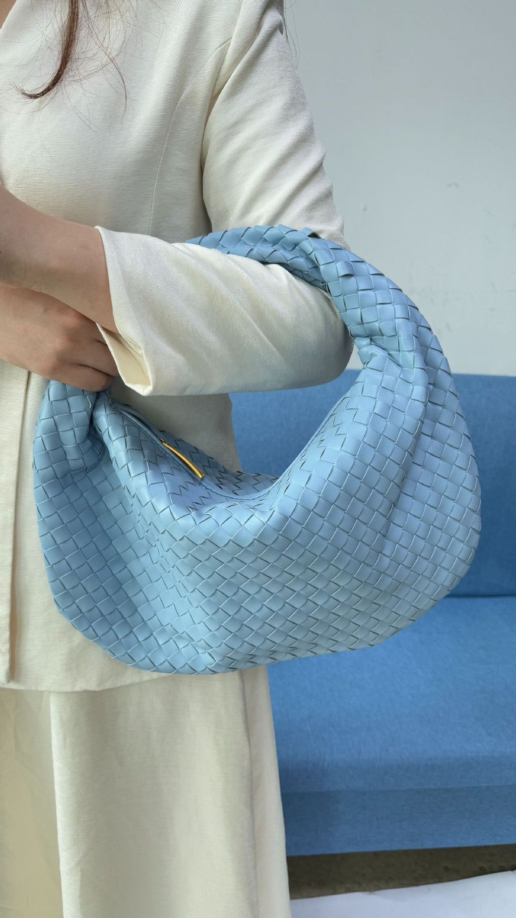 Women's woven bag