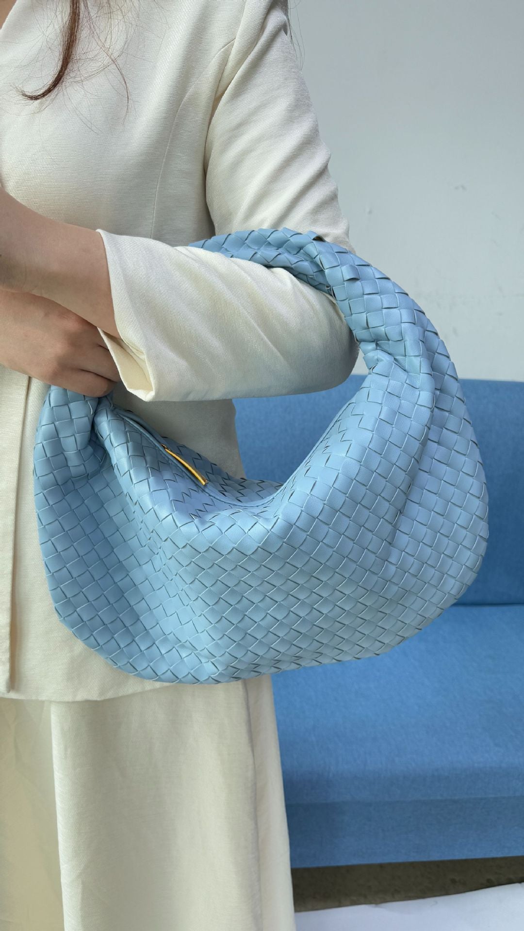 Women's woven bag
