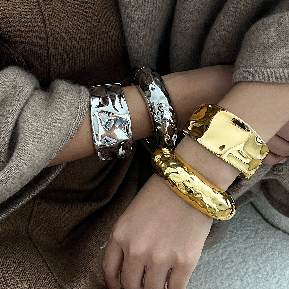 Round wide grain spring bracelet