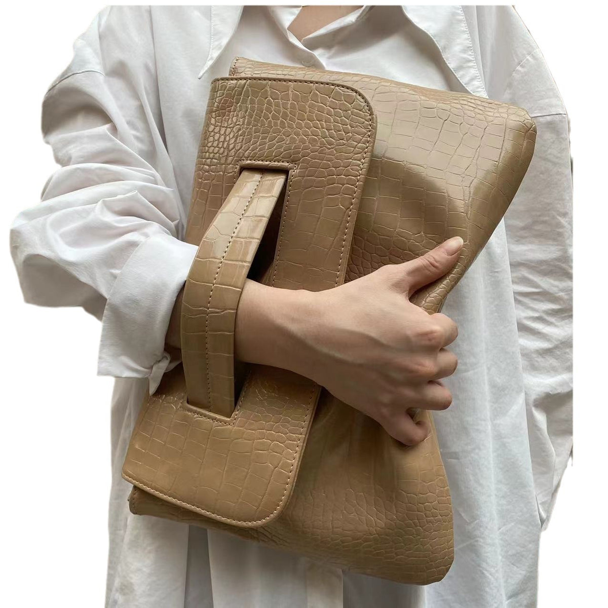 Crocodile patterned carrying bag with sleeve