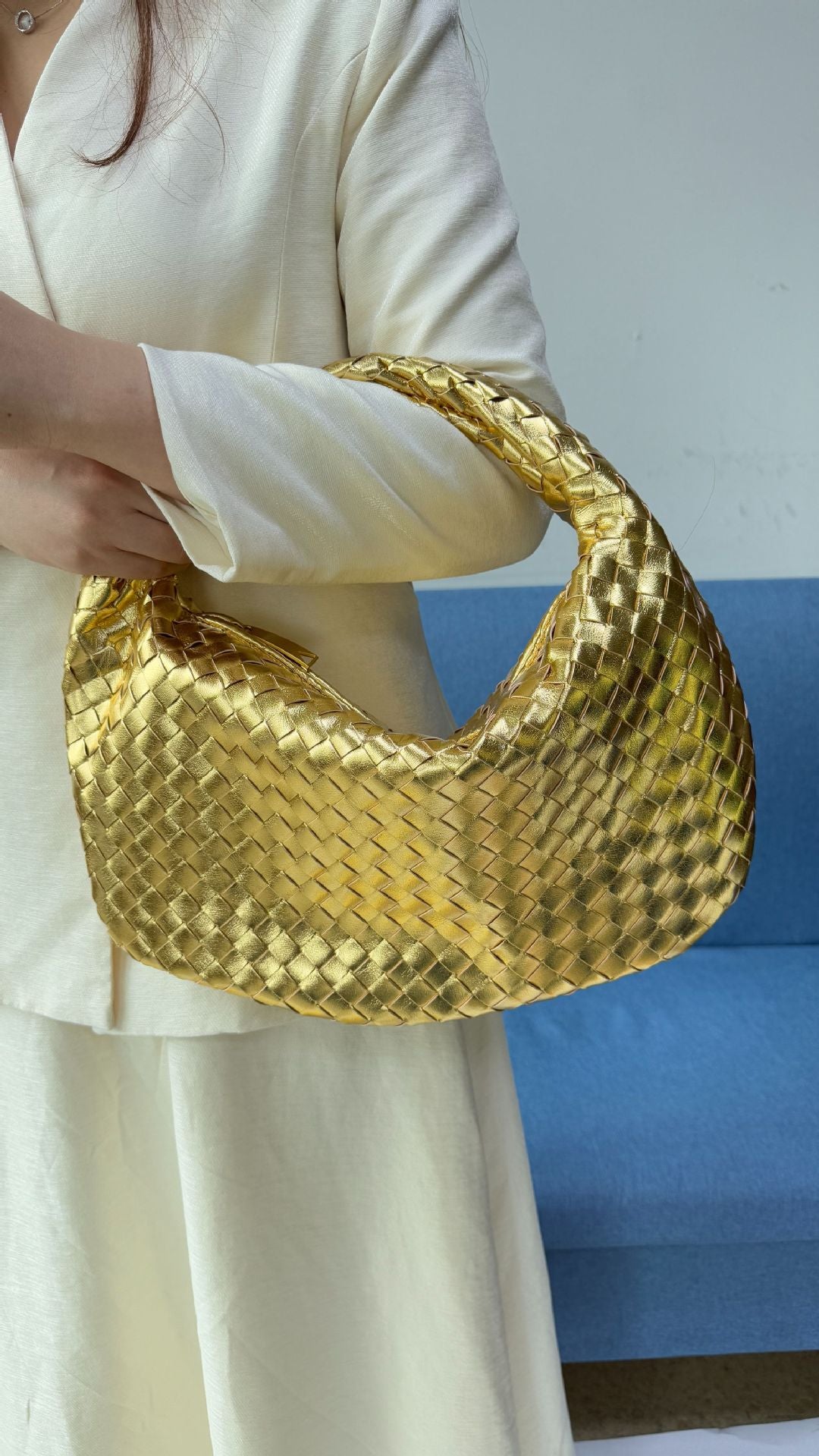 Women's woven bag