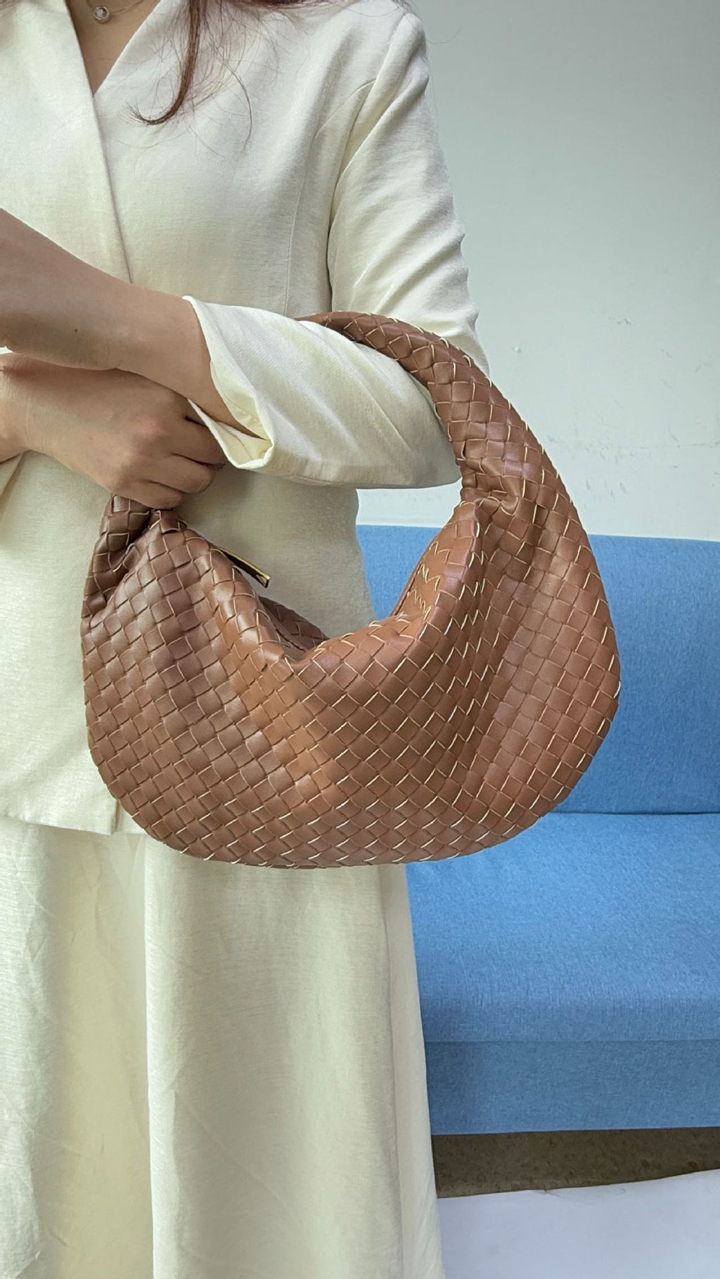 Women's woven bag
