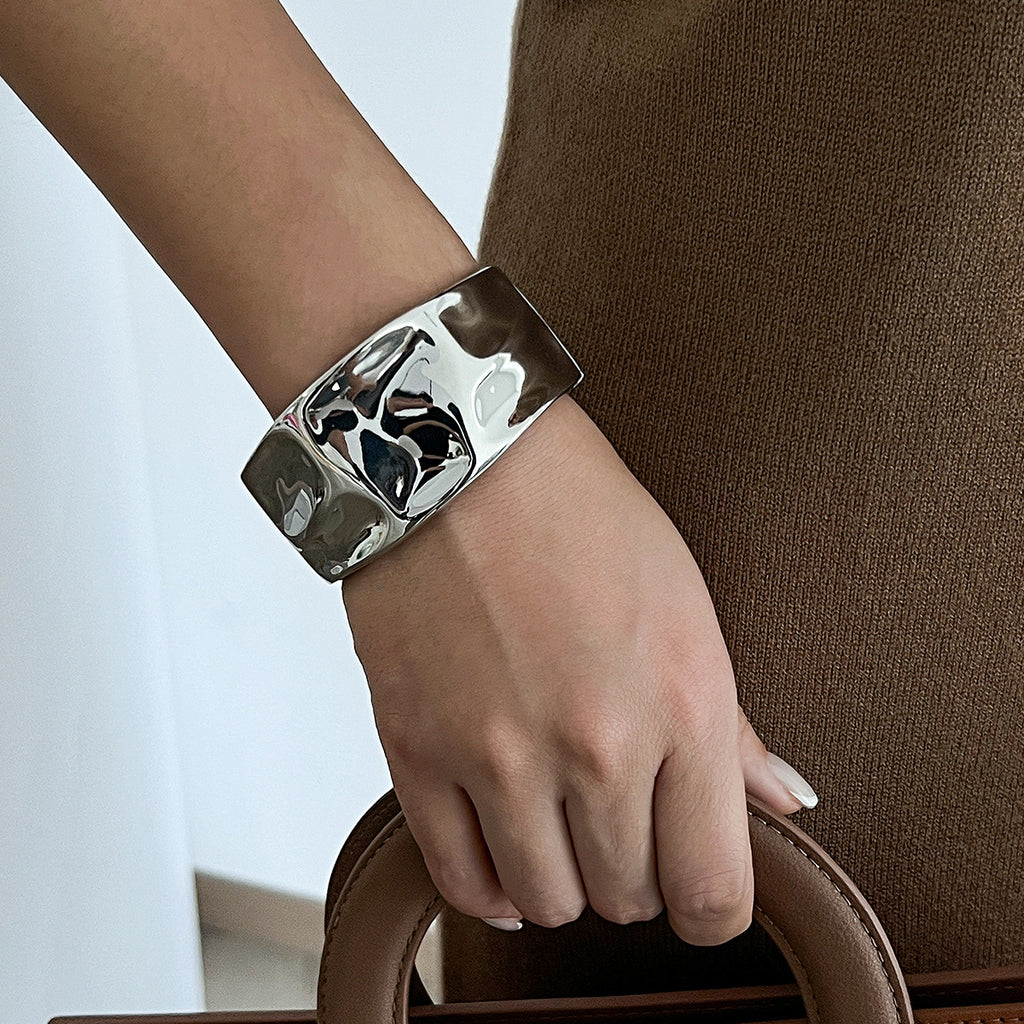 Round wide grain spring bracelet