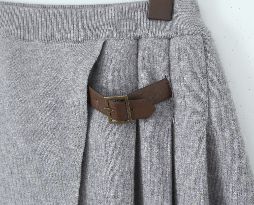 Knitted half skirt