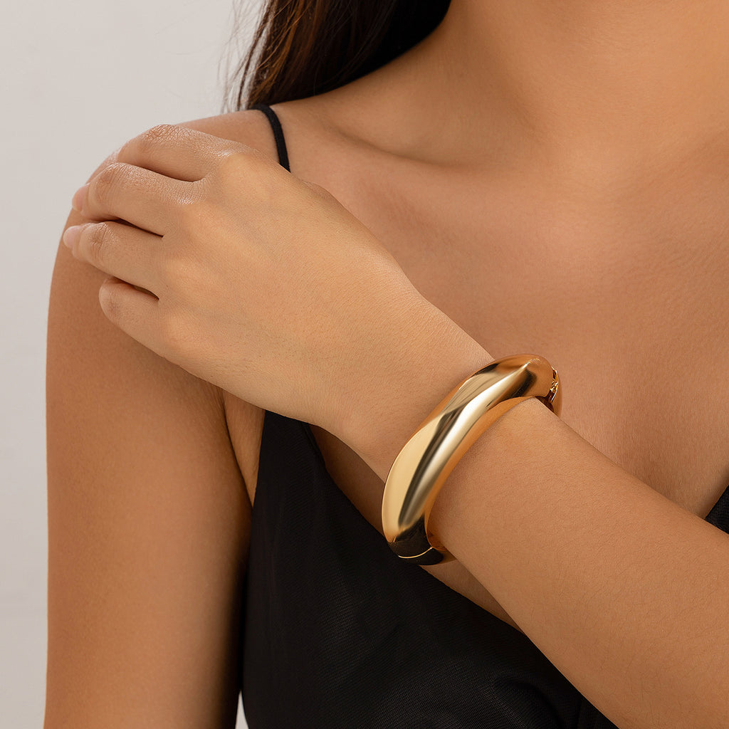 Pleated concave pearl bracelet