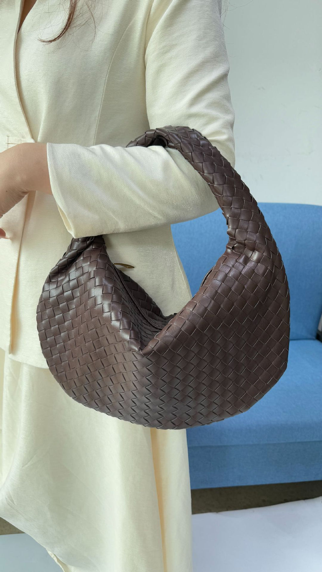Women's woven bag