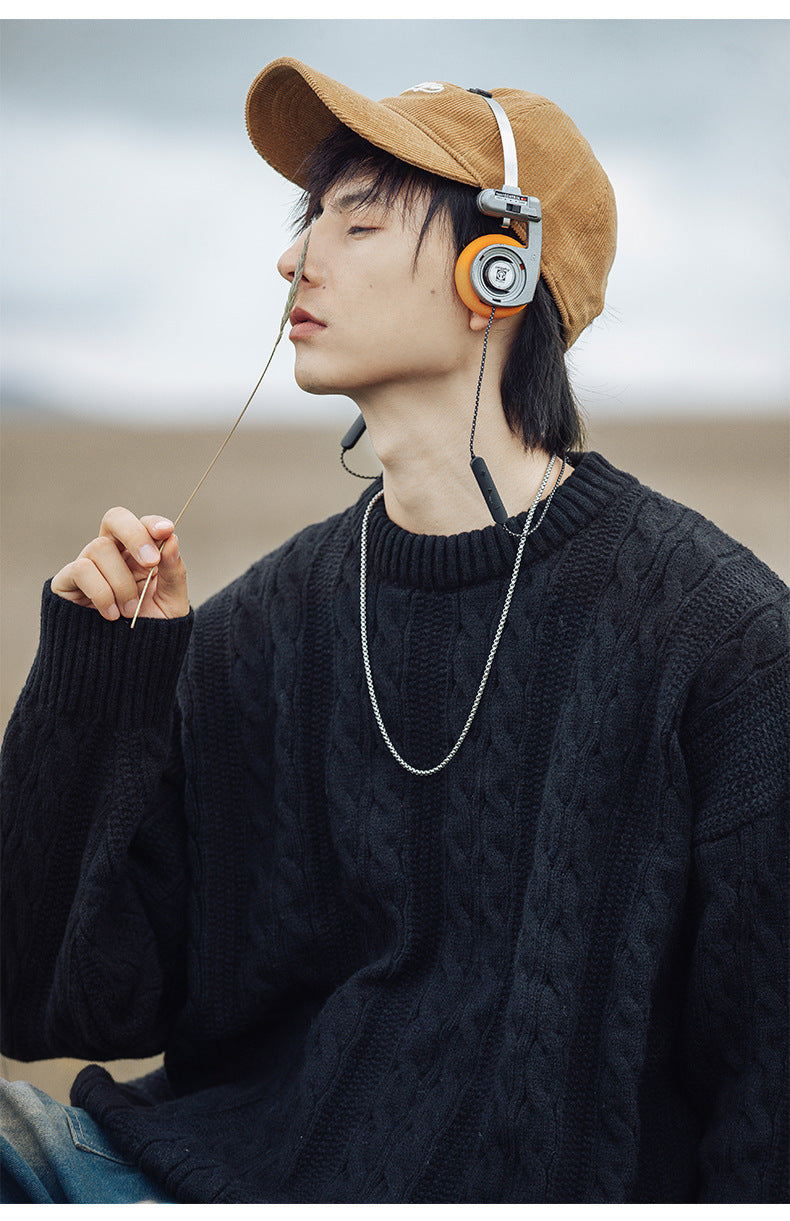 Round neck loose sweater for men