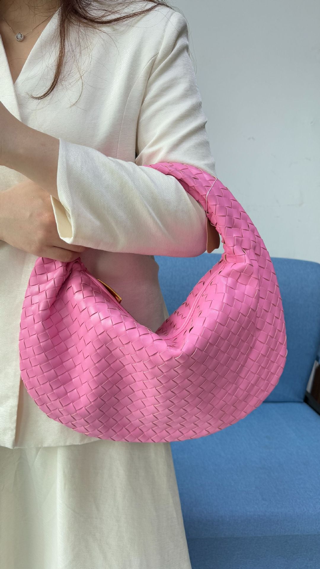 Women's woven bag
