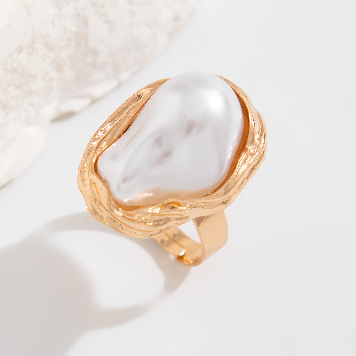 New Baroque inlaid irregular pearl rings