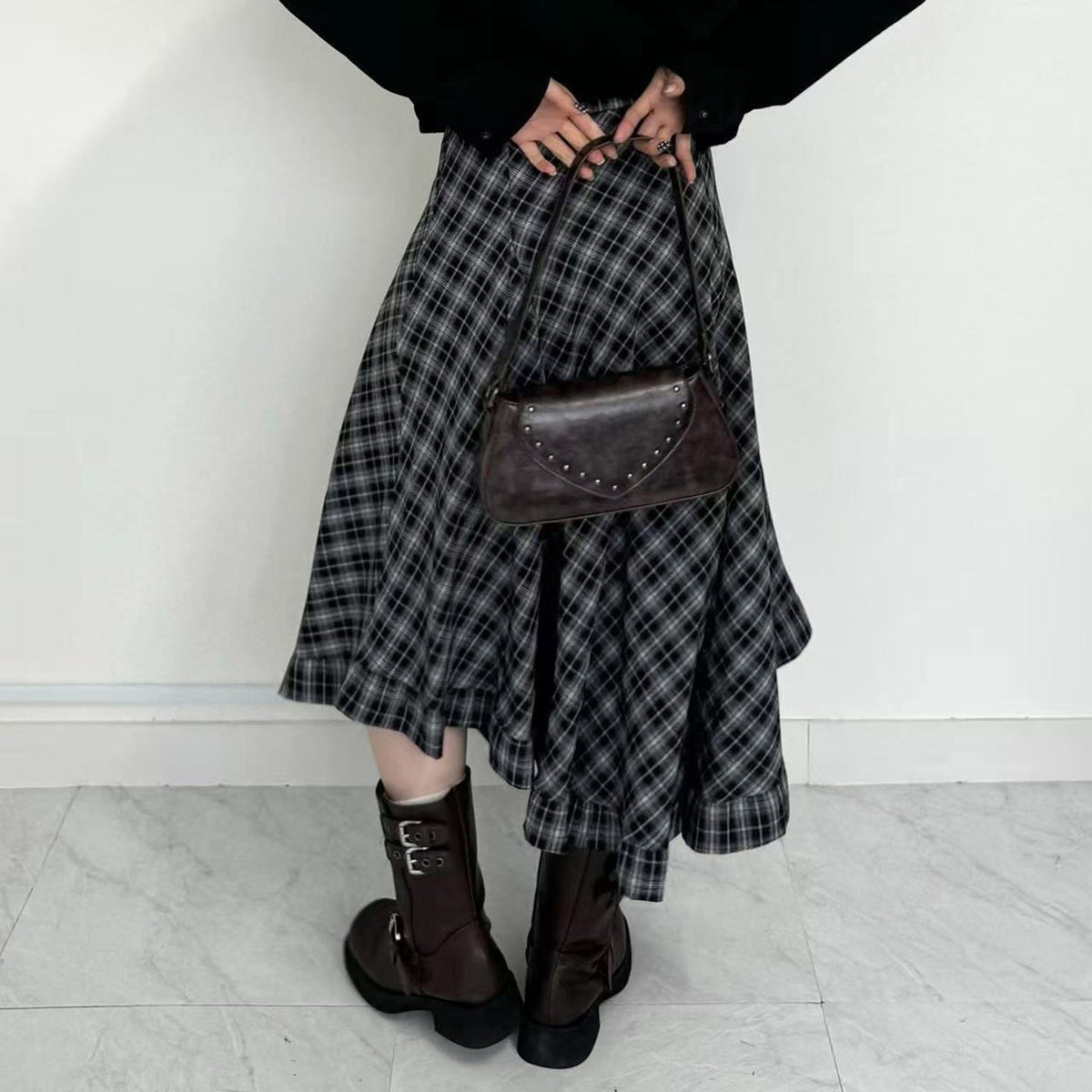 Irregular plaid skirt with half length