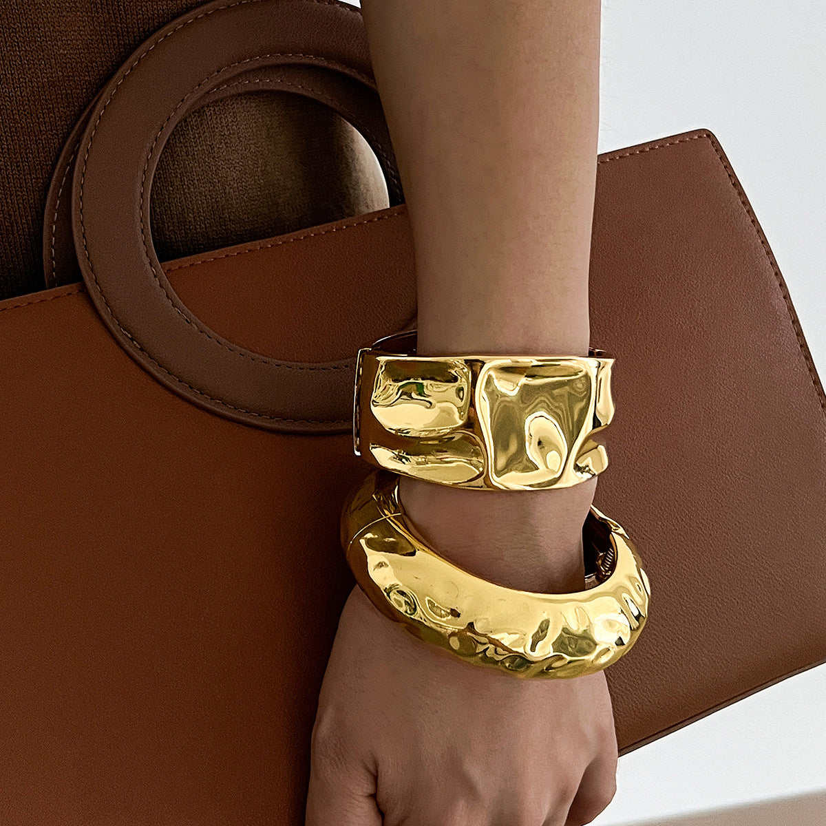 Round wide grain spring bracelet