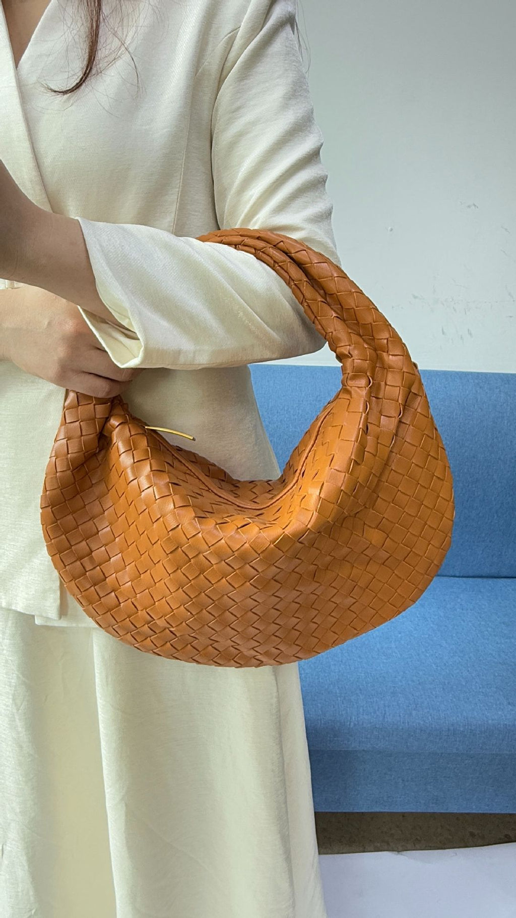 Women's woven bag