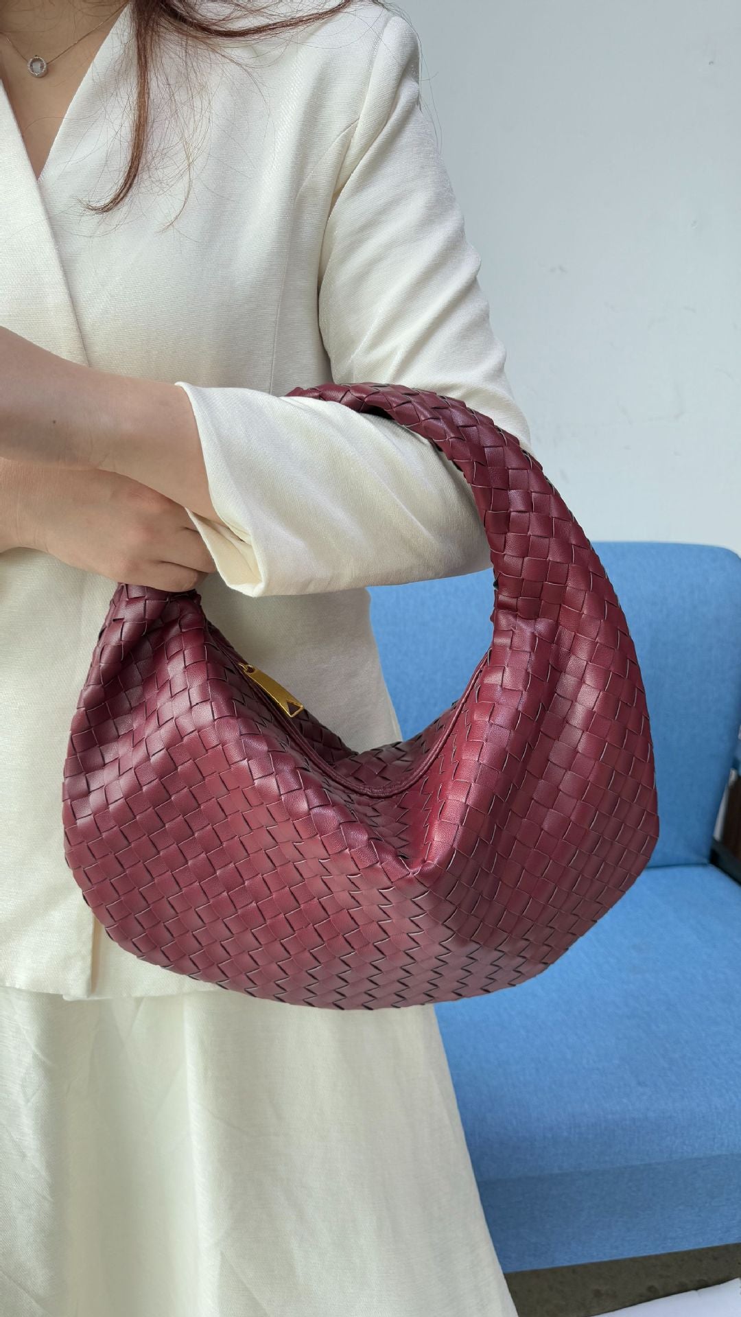 Women's woven bag