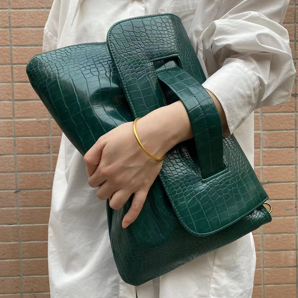 Crocodile patterned carrying bag with sleeve