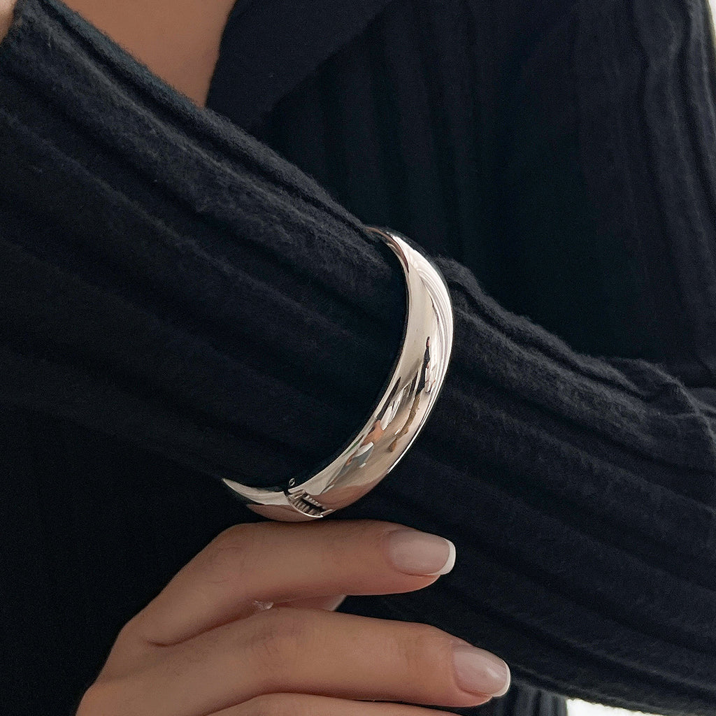 Oval bead spring bracelet
