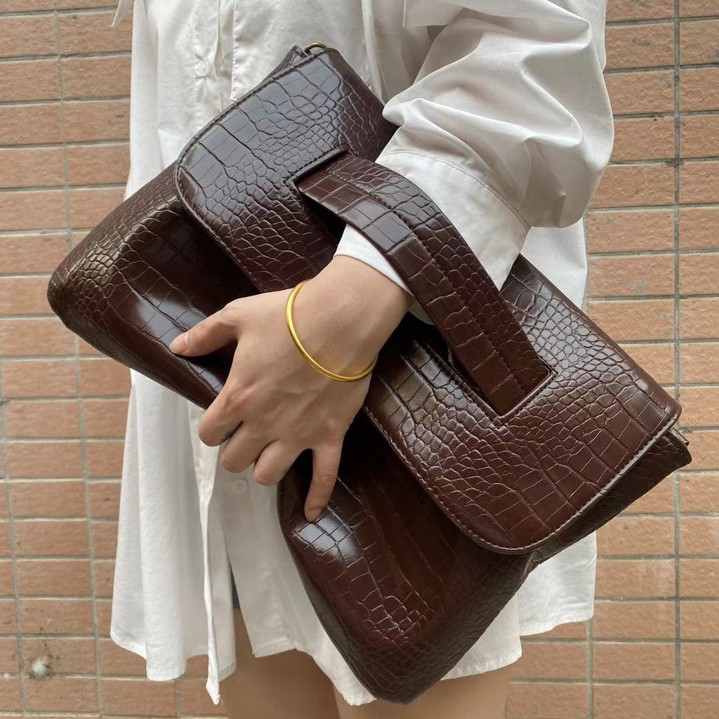 Crocodile patterned carrying bag with sleeve