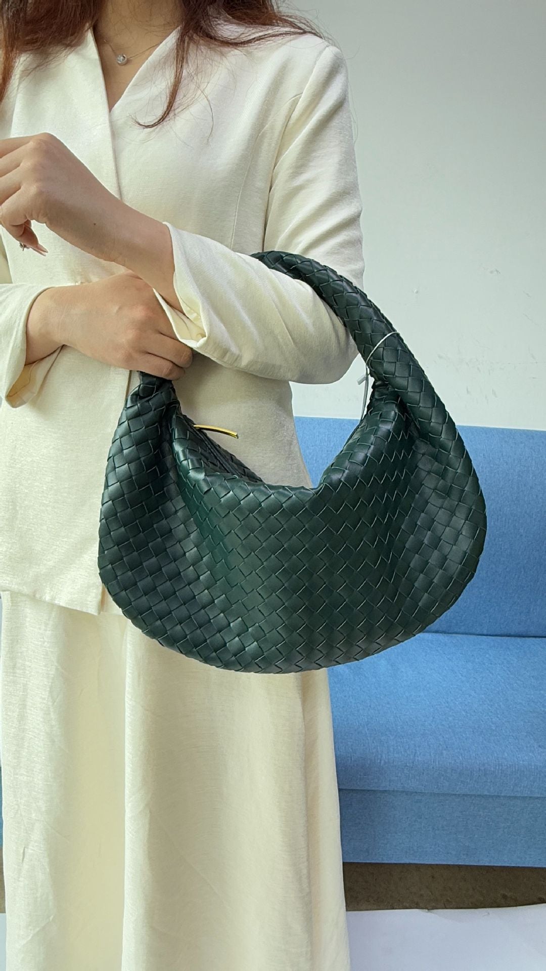 Women's woven bag