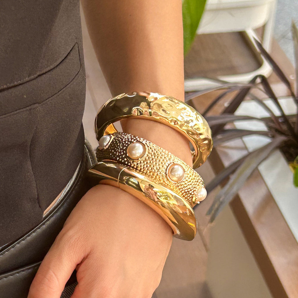 Pleated concave pearl bracelet