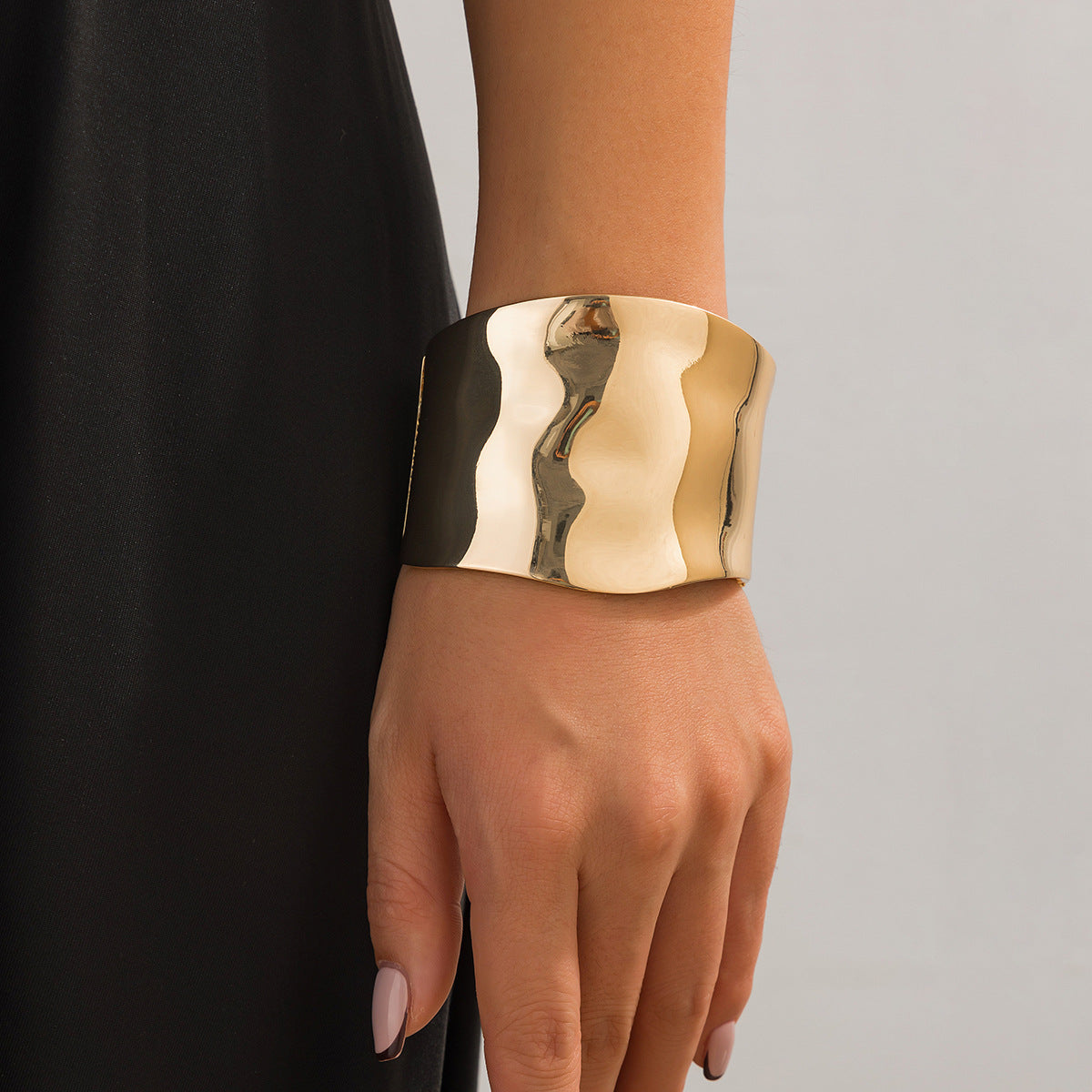 Curved Smooth Surface Spring Bangle